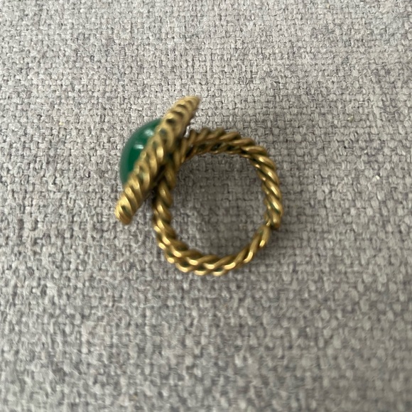 Vintage Green Stone Gold-Tone Statement Ring Women’s Costume Jewelry - Picture 2 of 5